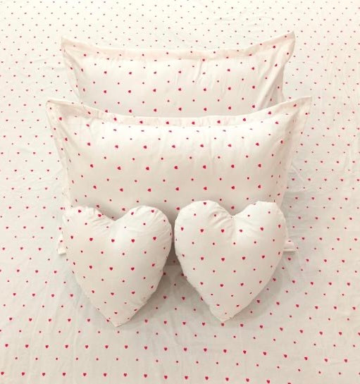 Heart Print Bed Sheet Set with 2 Pillow Covers & 2 Heart Cushions β Soft & Cozy Bedding Set
